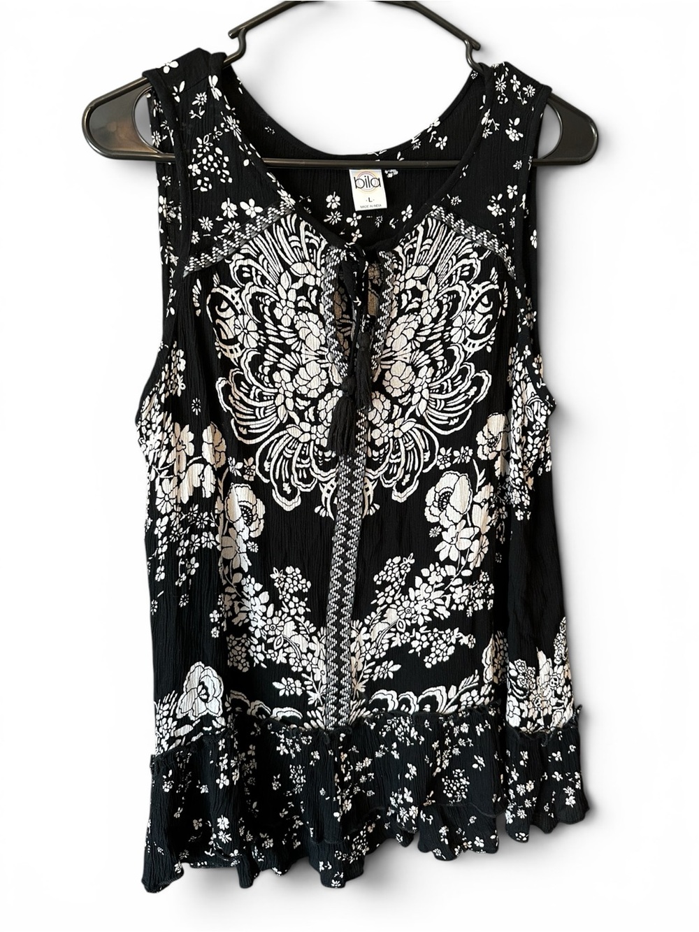 Bila Black & White Embroidered Floral Sleeveless Tank